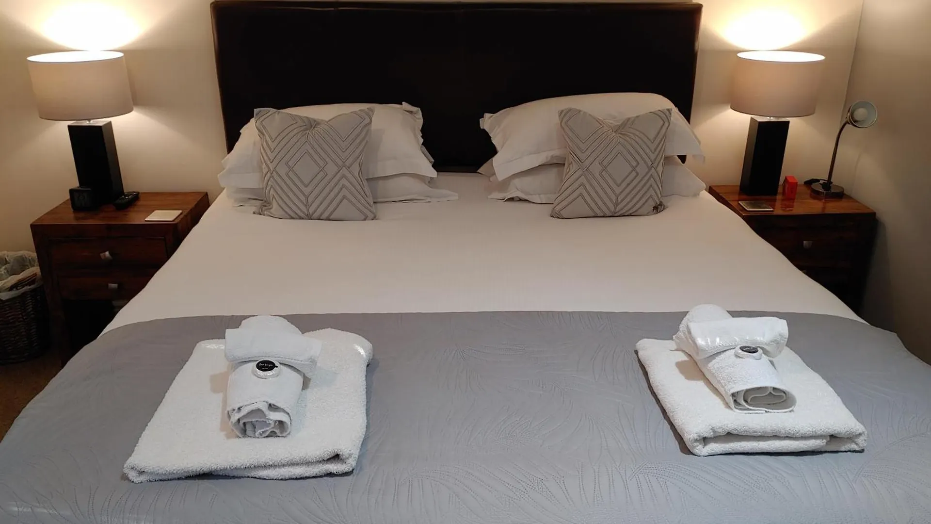 The Bath House Apartments - Free 1St Breakfast - Free Parking 0*,  United Kingdom